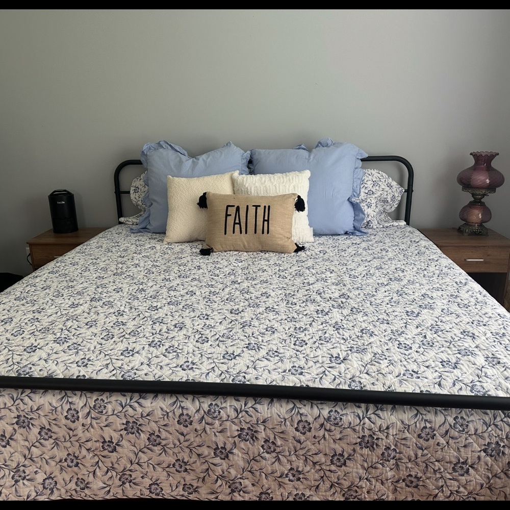 Floral Blue and White Bedding Set